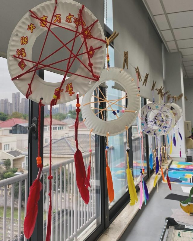 Tuesday’s are Arts and Crafts with Y4 & Y6. Love their dream catchers 😍. #gallery #primary